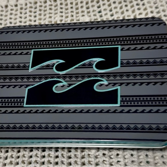 Men’s Billabong bi-fold street style wallet, with metal tin, blk/grey, NWT. - Picture 1 of 7